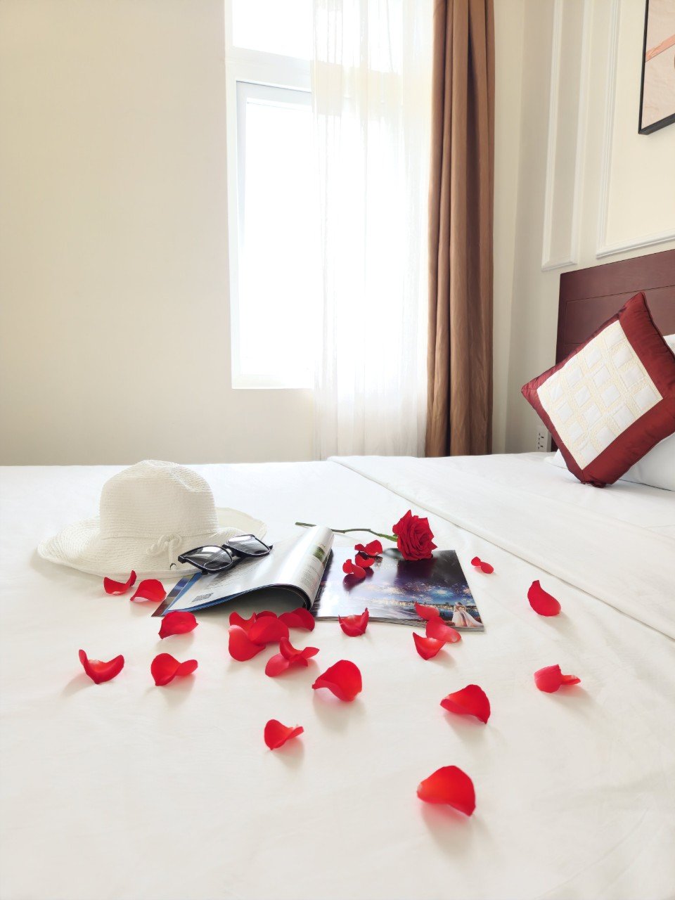 Review Lychee Hotel: Đánh giá vị trí, hạng phòng, tiện ích và trải nghiệm lưu trú
