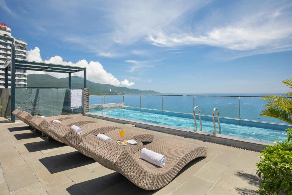 Review Mangata Beachfront Hotel: khách sạn 4 sao bên biển Mỹ Khê Đà Nẵng