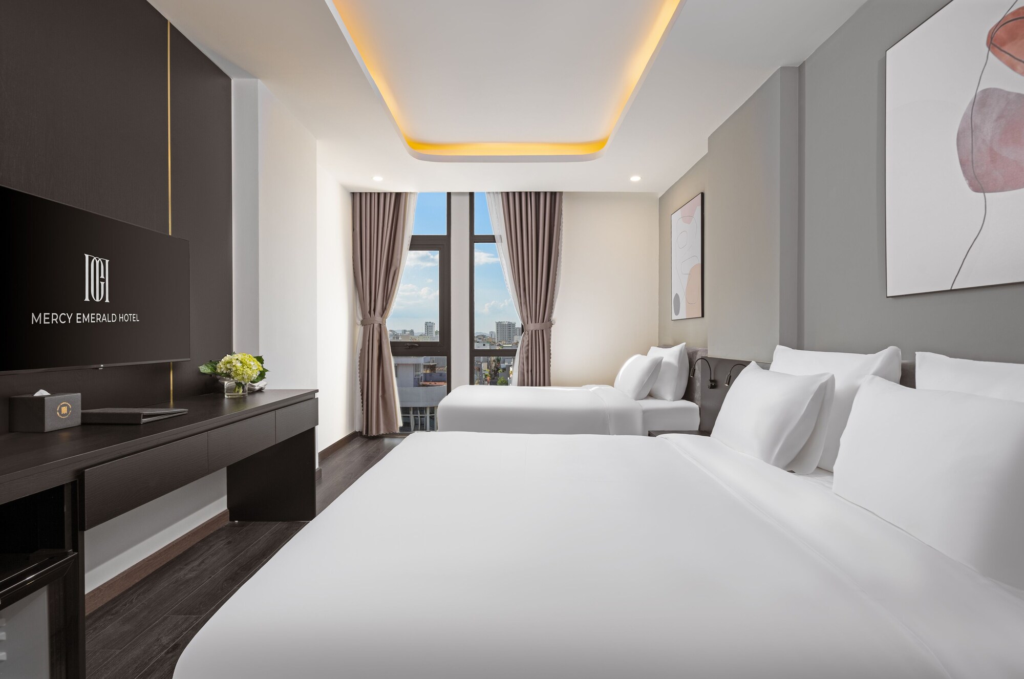 Review Mercy Emerald Hotel Danang: khách sạn gần biển Mỹ Khê, có hồ bơi và phòng hướng biển