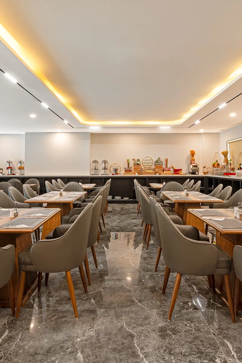 Review Mercy Emerald Hotel Danang: khách sạn gần biển Mỹ Khê, có hồ bơi và phòng hướng biển