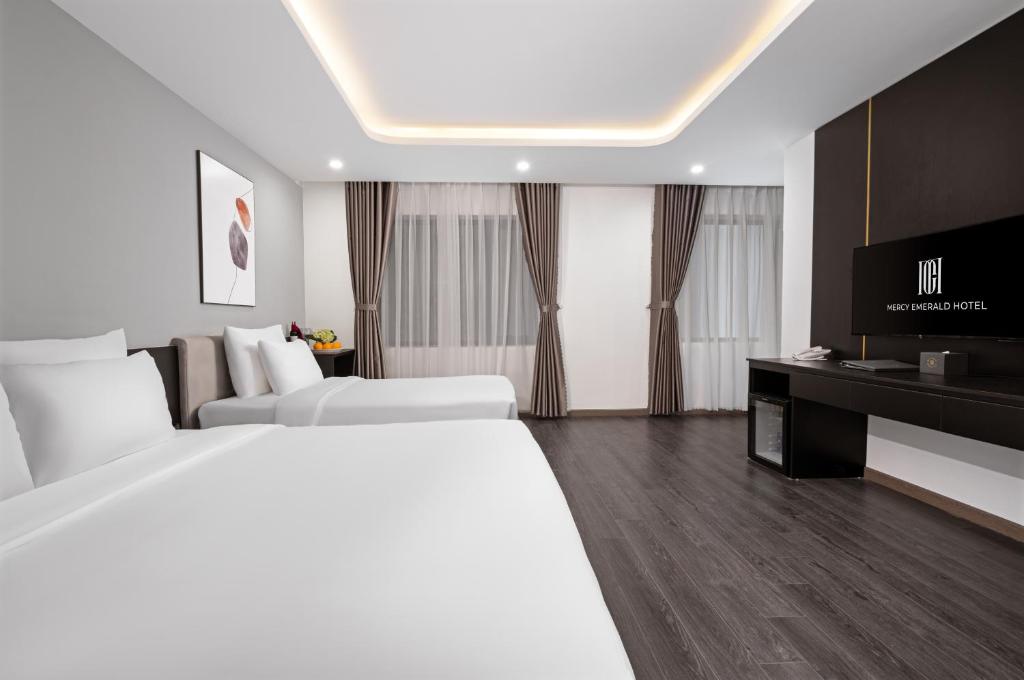 Review Mercy Emerald Hotel Danang: khách sạn gần biển Mỹ Khê, có hồ bơi và phòng hướng biển