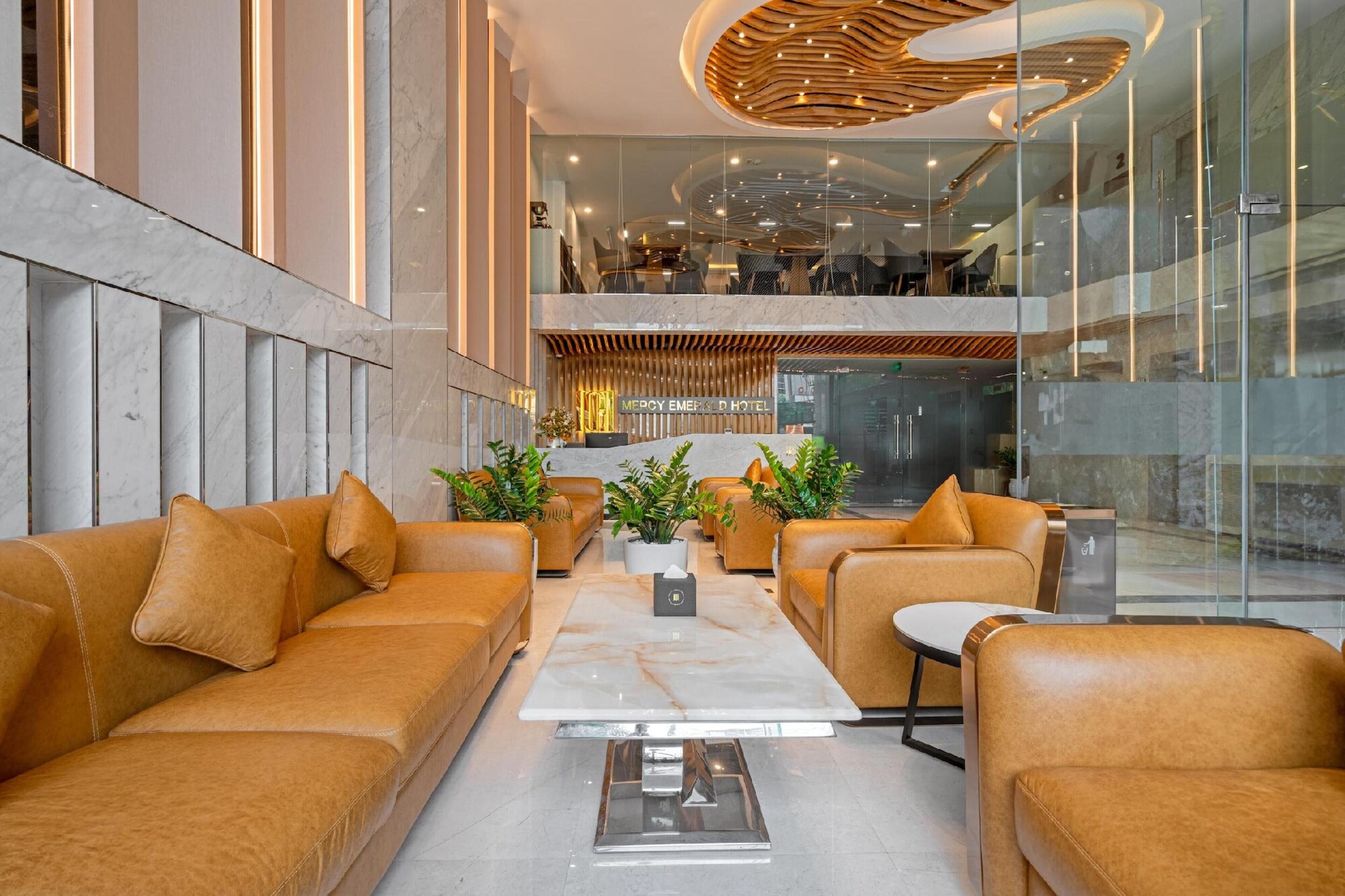 Review Mercy Emerald Hotel Danang: khách sạn gần biển Mỹ Khê, có hồ bơi và phòng hướng biển