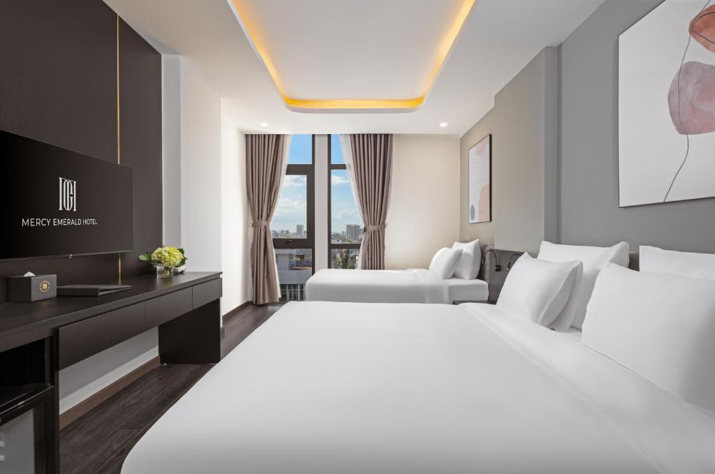 Review Mercy Emerald Hotel Danang: khách sạn gần biển Mỹ Khê, có hồ bơi và phòng hướng biển