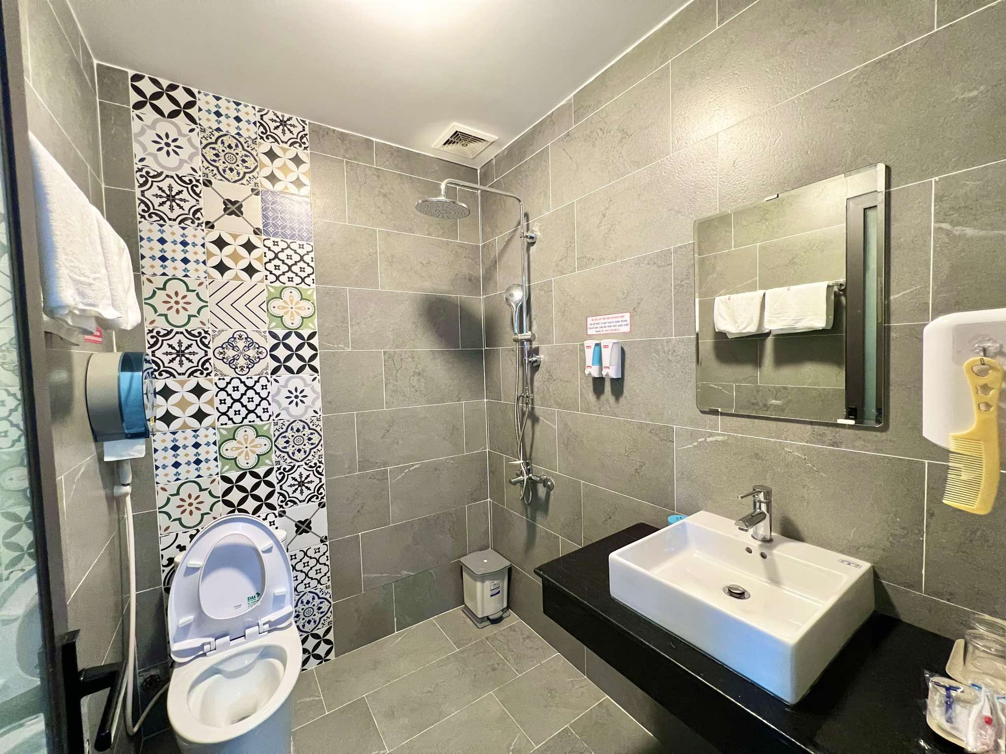 Review Minh Trường 2 Hotel Đà Nẵng: Vị trí ven biển, phòng nghỉ và trải nghiệm lưu trú