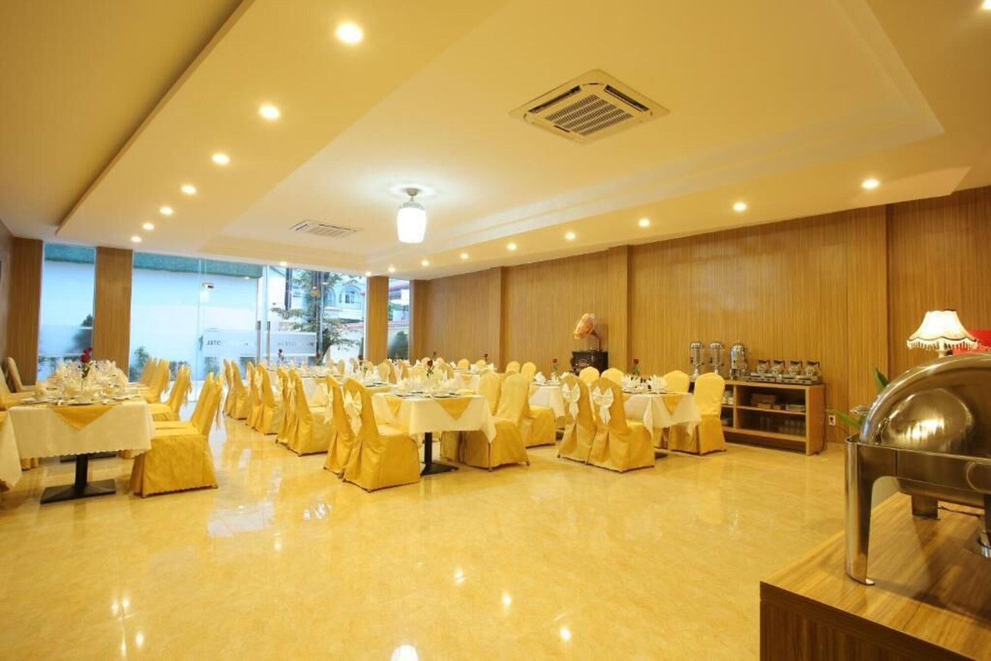Review Red Palace Đà Nẵng: Vị Trí, Tiện Nghi, Hạng Phòng Và Giá Tham Khảo