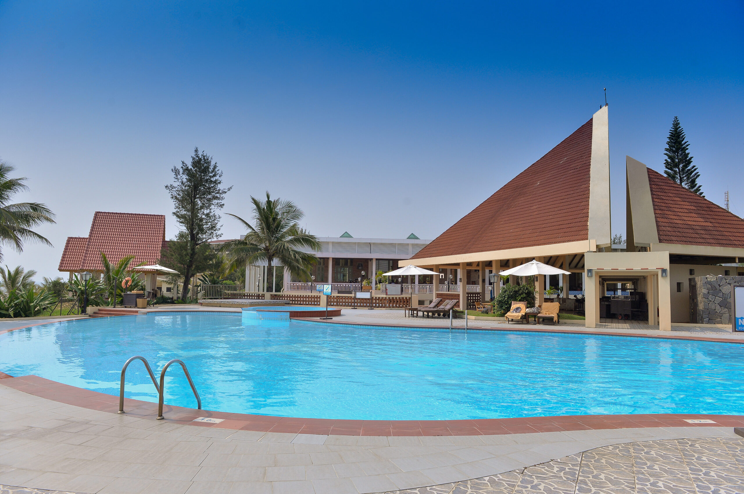 Review Sandy Beach Non Nuoc Resort: 10 hạng phòng, tiện ích và trải nghiệm nghỉ dưỡng