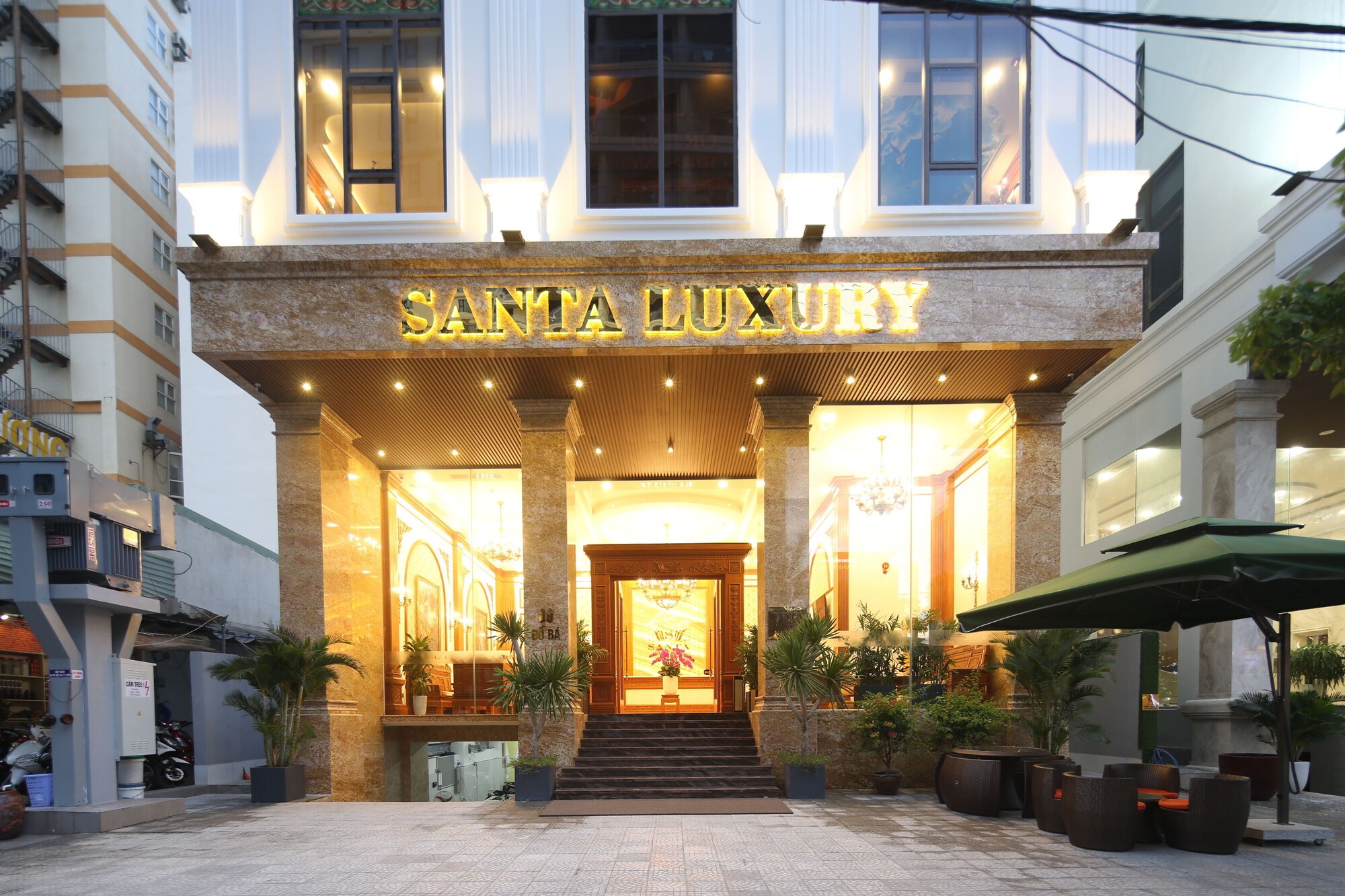 Review Santa Luxury Hotel: 7 hạng phòng, tiện ích và vị trí gần biển Mỹ Khê