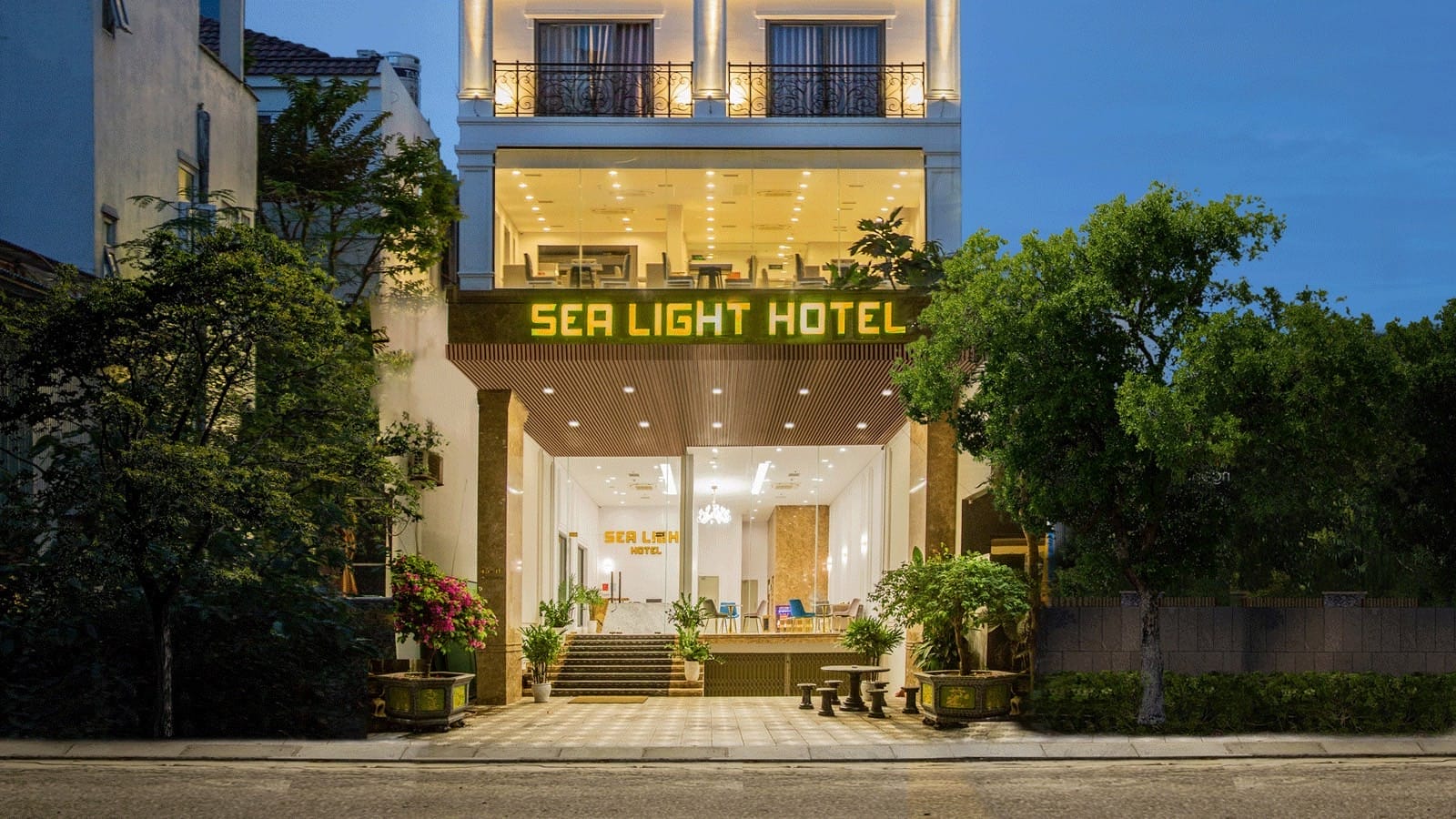 Review Sea Light Hotel: khách sạn gần biển Mỹ Khê tại An Thượng Đà Nẵng