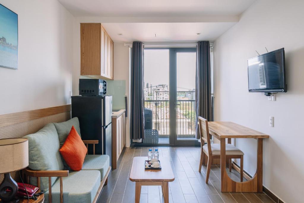 Review The Shine Hotel & Apartment: 12 thông tin cần biết trước khi đặt phòng