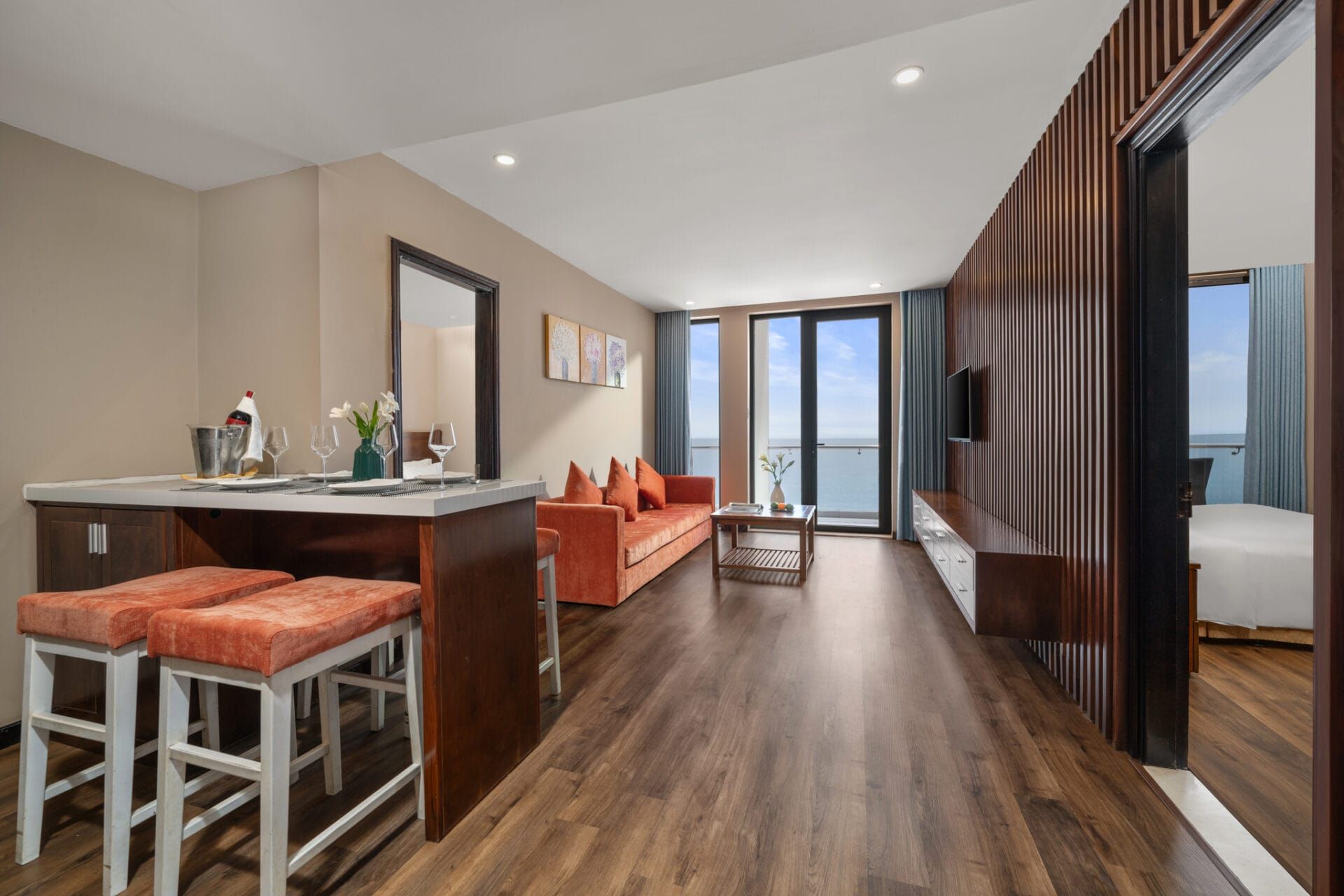 Review Yarra Ocean Suites Danang: khách sạn 4 sao gần biển Mỹ Khê, phòng hướng biển và tiện ích thư giãn