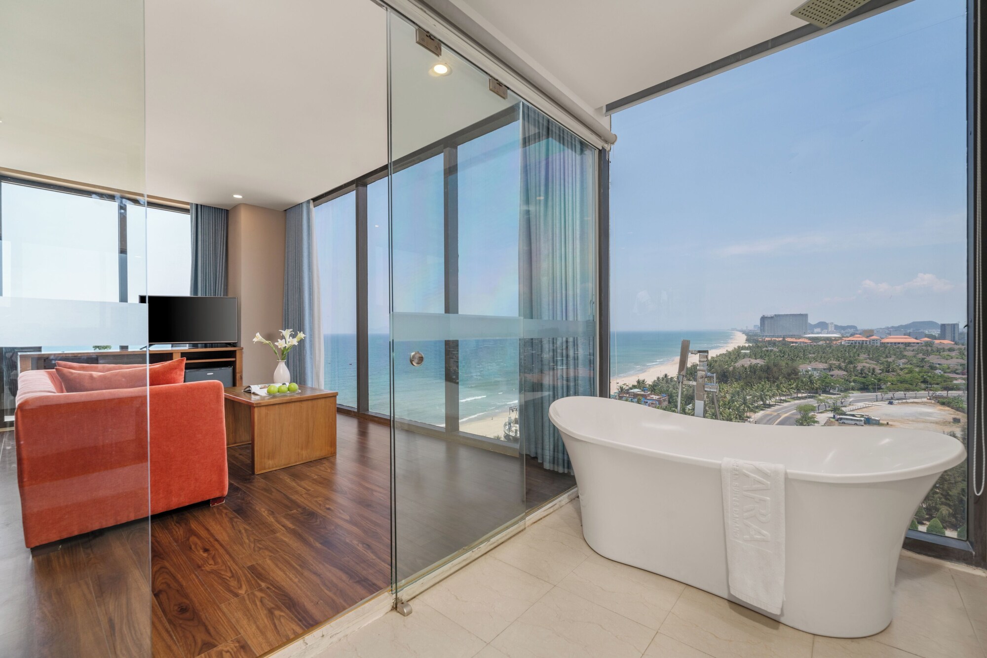 Review Yarra Ocean Suites Danang: khách sạn 4 sao gần biển Mỹ Khê, phòng hướng biển và tiện ích thư giãn