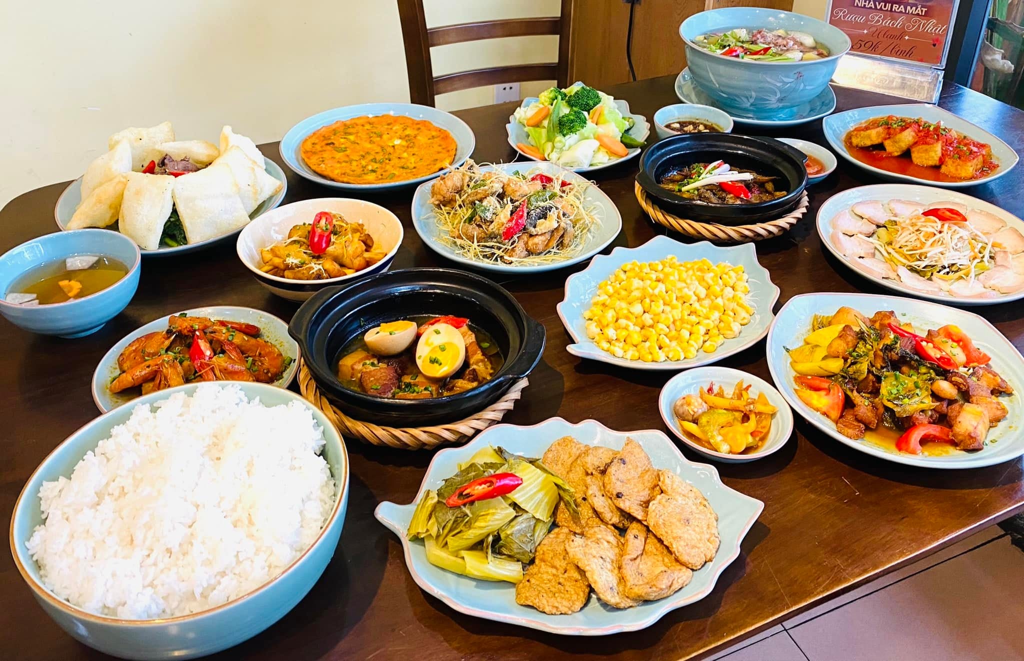 Top 10 quán ăn ngon theo đường Đà Nẵng được yêu thích hiện nay