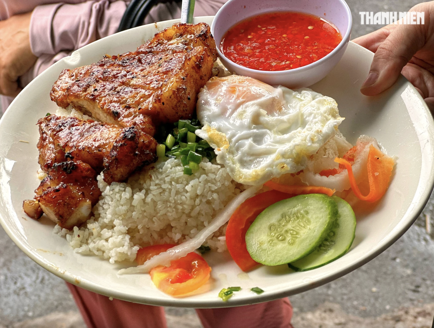 Top 10 quán ăn ngon theo đường Đà Nẵng được yêu thích hiện nay