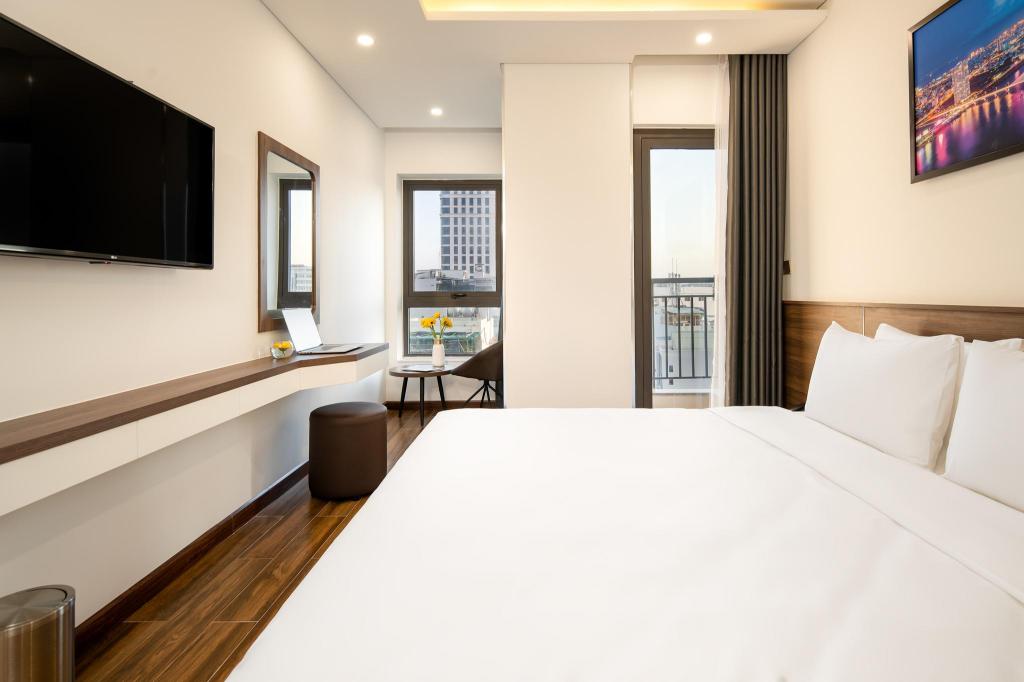 Review Tan Phuong Nam Hotel & Apartment: Khách sạn 3 sao có hồ bơi, nhà hàng và lễ tân 24h