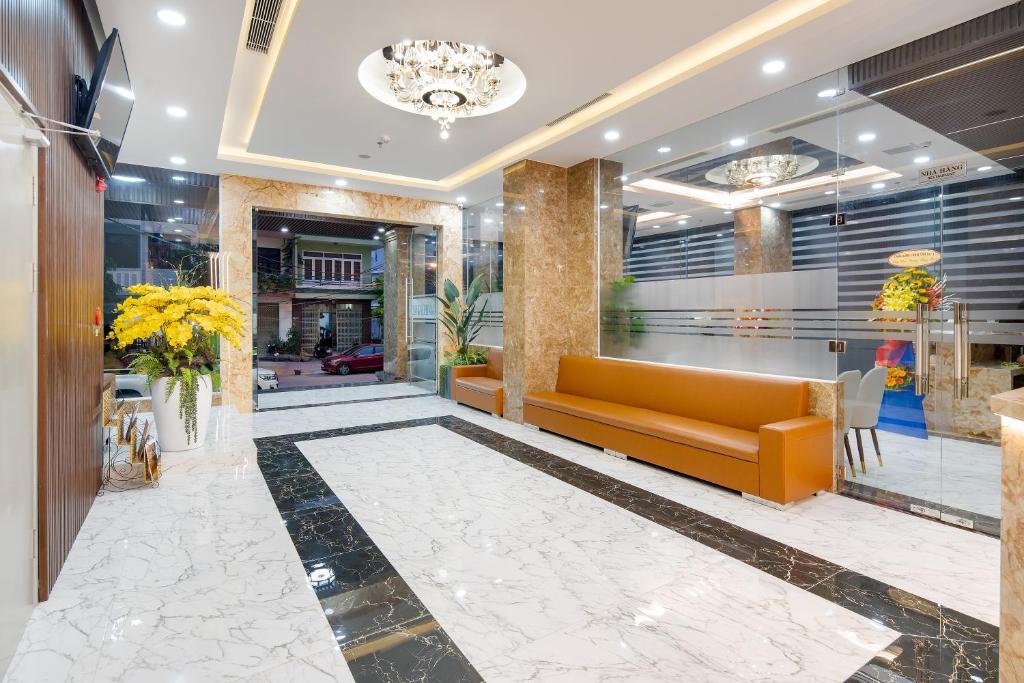 Review Tan Phuong Nam Hotel & Apartment: Khách sạn 3 sao có hồ bơi, nhà hàng và lễ tân 24h