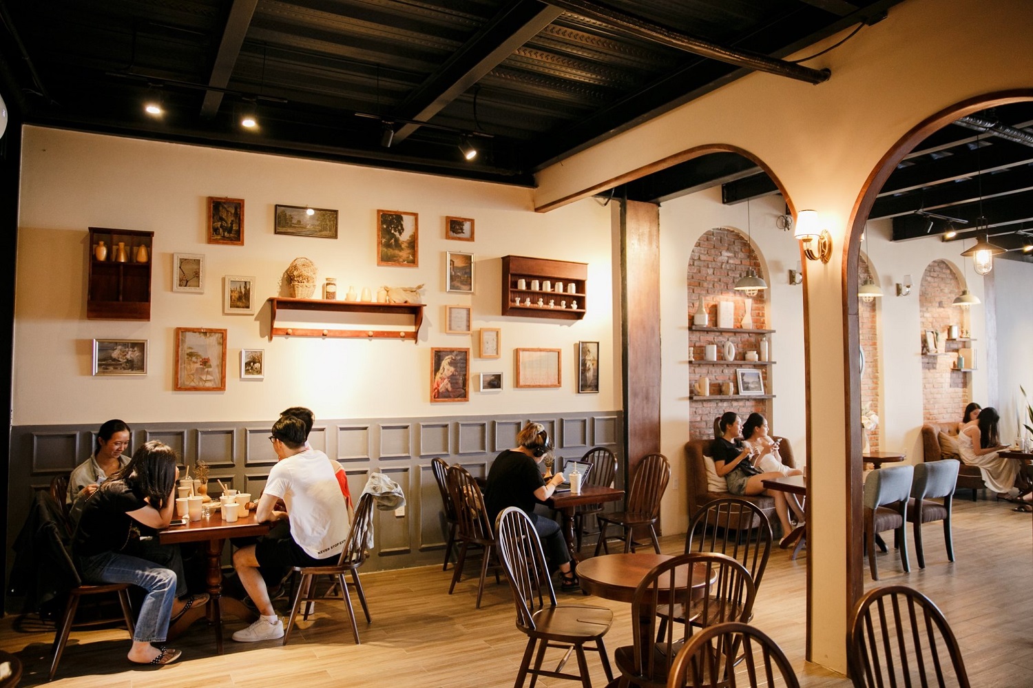 TOP 10 Quán Cafe Riêng Tư Ở Đà Nẵng Đẹp, Yên Tĩnh Và Đáng Trải Nghiệm Nhất